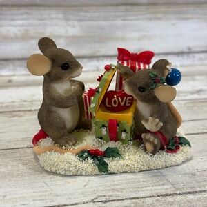Charming Tails Figurine ~ Love‎ is the Best Gift ~ 98/243 Fitz and Floyd